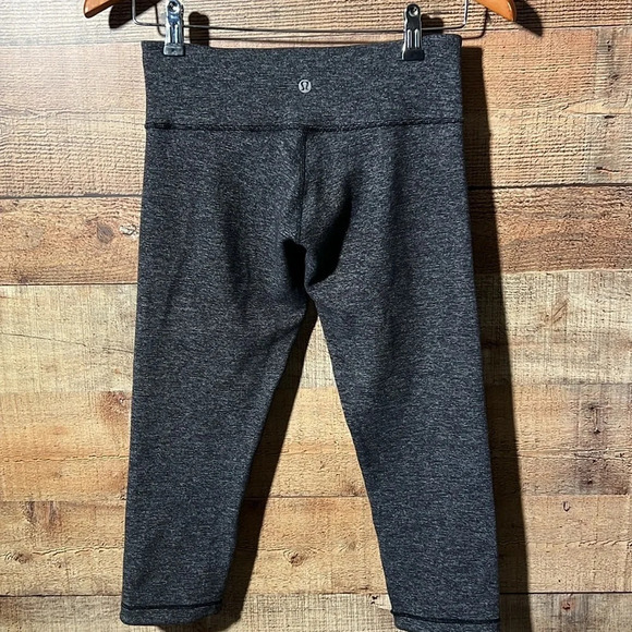 🌻 LULULEMON Wunder Under Crop *Reversible* Black/Gray Heather & Solid Black sz.6 - Picture 2 of 7